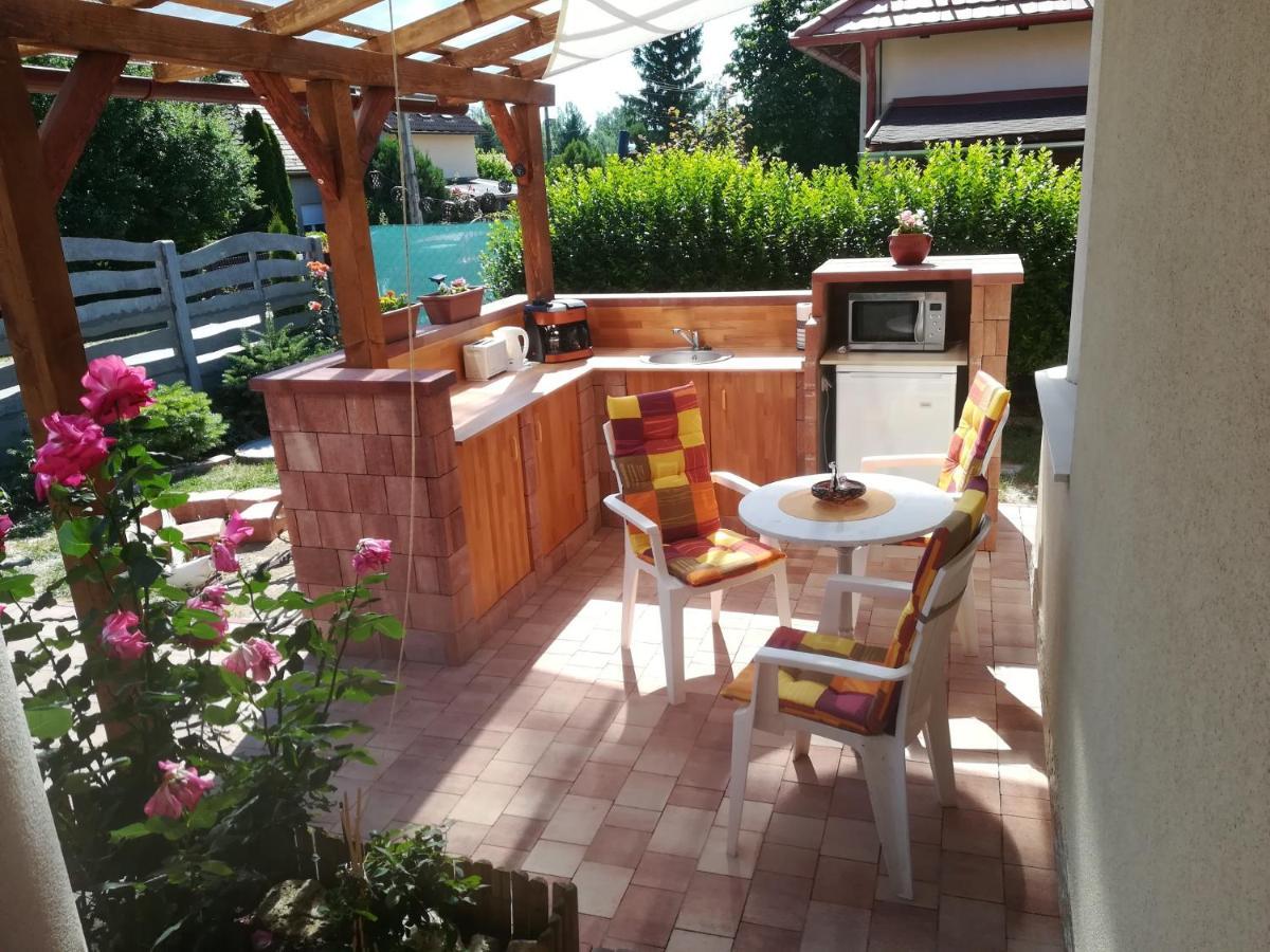 Betty Apartman Balatonfůzfő Екстериор снимка
