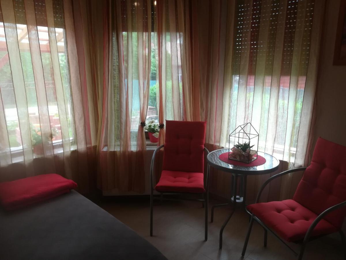 Betty Apartman Balatonfůzfő Екстериор снимка