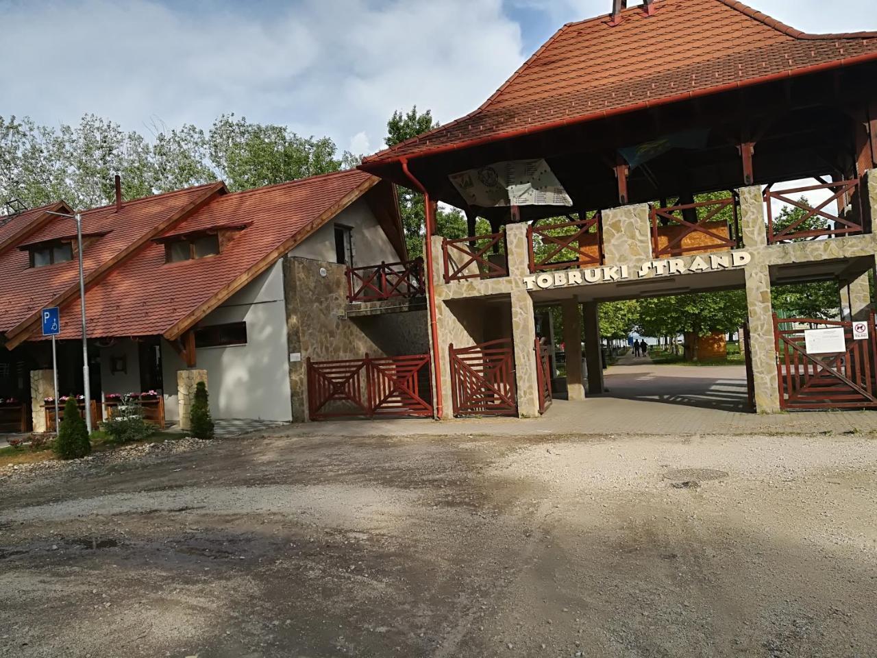 Betty Apartman Balatonfůzfő Екстериор снимка